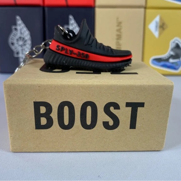Yeezy 3D Mini Sneaker Keychain with Shoe Box - Picture 1 of 2